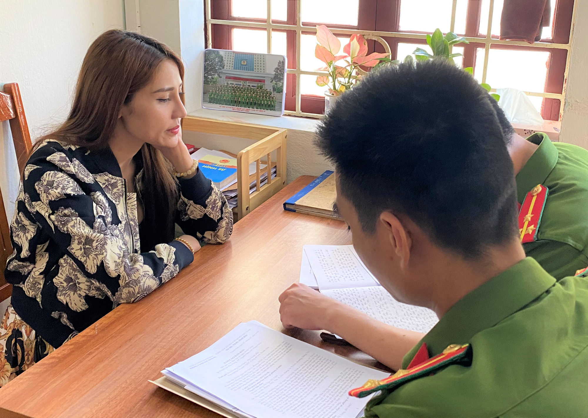 Đường d&acirc;y b&aacute;n d&acirc;m chuy&ecirc;n nghiệp gi&aacute; 3-5 triệu đồng/lượt do &ldquo;t&uacute; b&agrave;&rdquo; xinh đẹp điều h&agrave;nh - Ảnh 3.