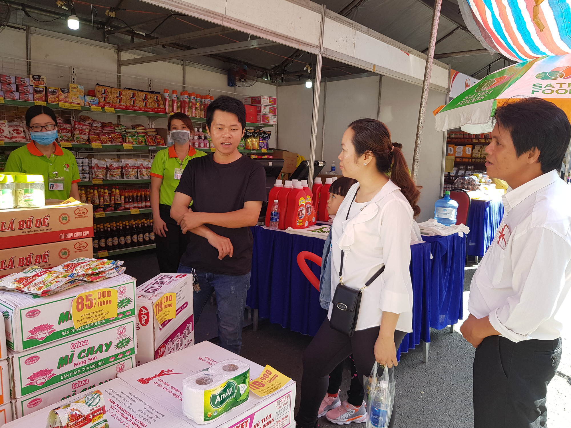 Tôn vinh 53 gia đình CNVC-LĐ văn hóa - hạnh phúc - Ảnh 5.