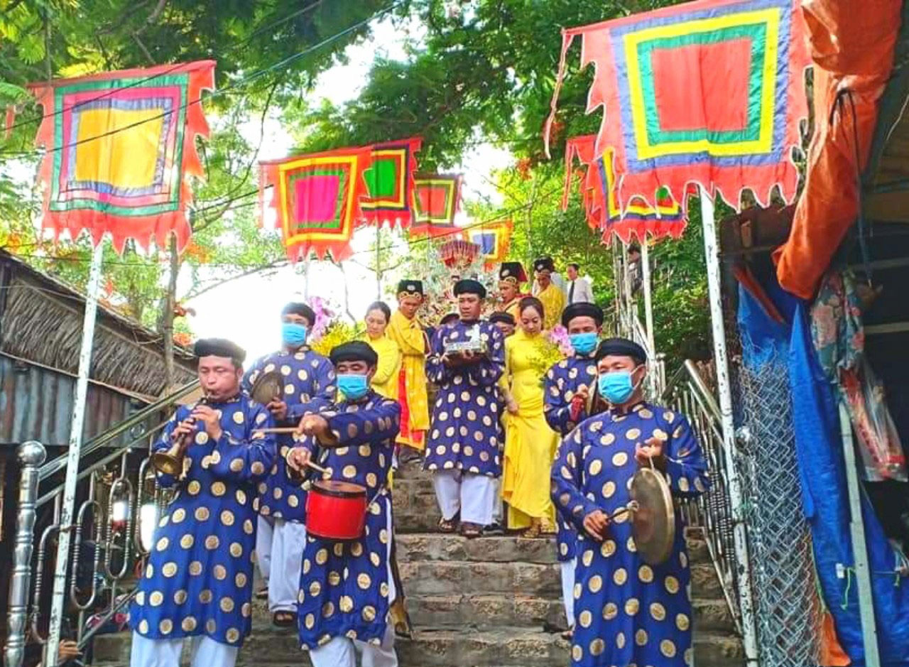 Dẹp tệ nạn quanh lễ vía Bà Chúa Xứ núi Sam - Ảnh 1.