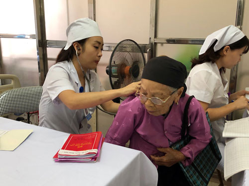 Nhiều người được quỹ BHYT chi trả tiền tỉ