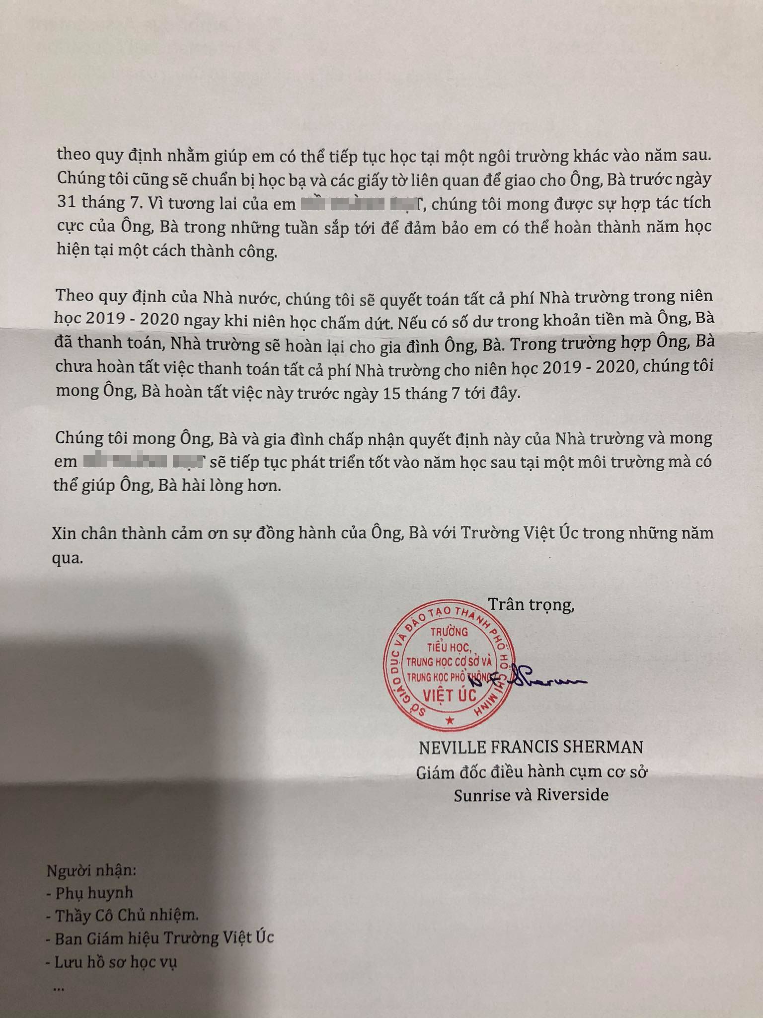 Học sinh Trường D&acirc;n lập Quốc tế Việt &Uacute;c sốc v&igrave; bị buộc &ldquo;th&ocirc;i học&rdquo; - Ảnh 2.