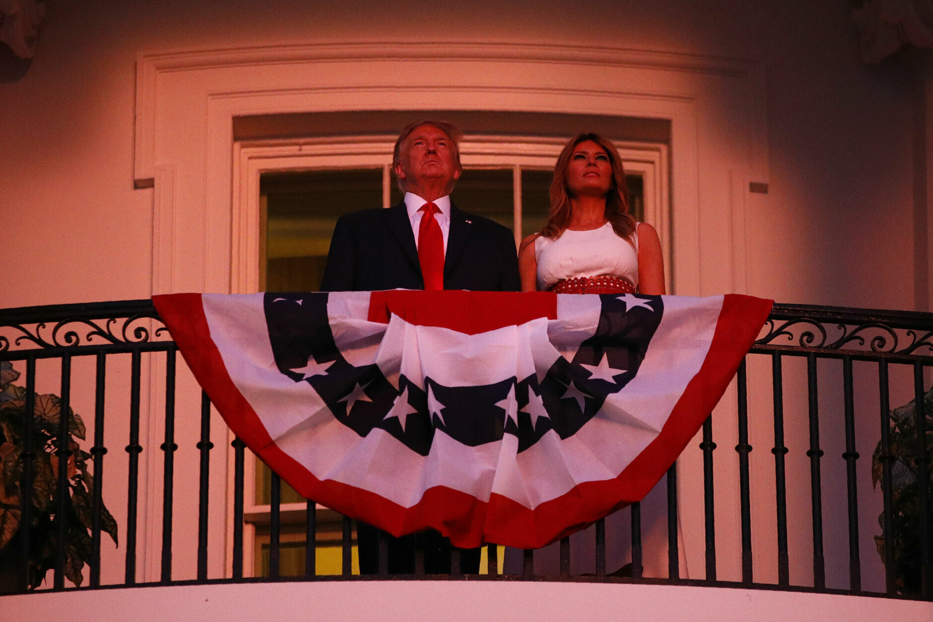 Mừng Quốc khánh giữa đại dịch, Tổng thống Trump tuyên chiến với "kẻ thù bên trong"