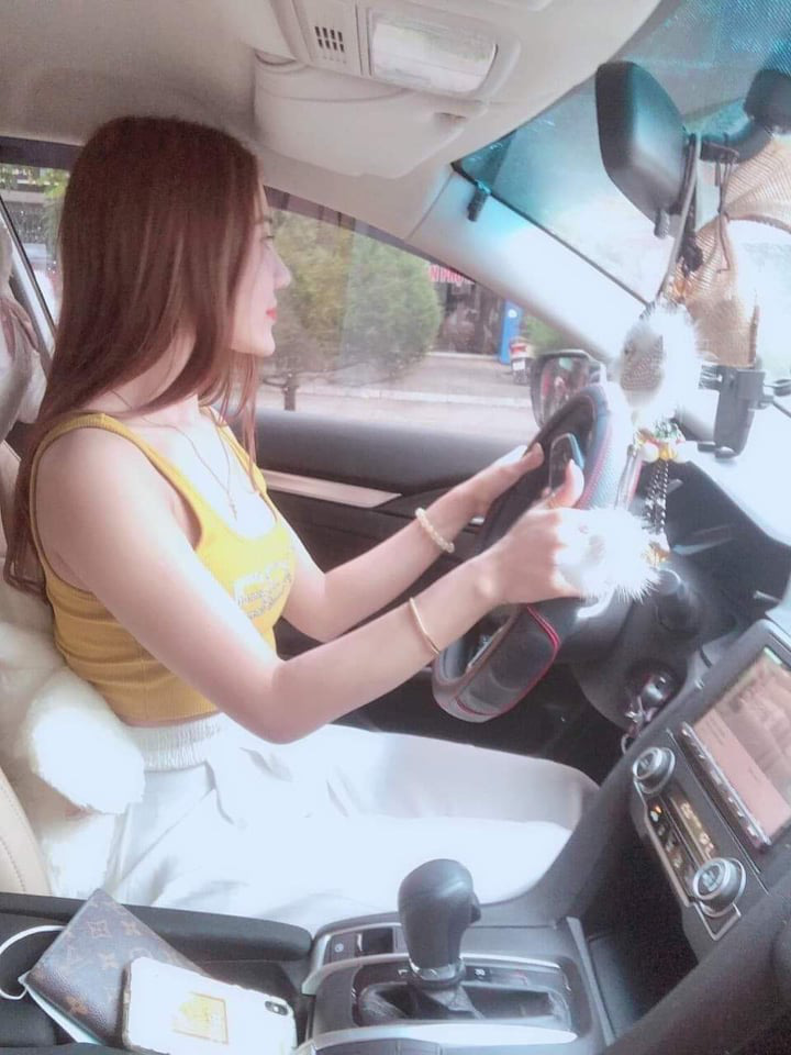 Vết trượt d&agrave;i của t&uacute; b&agrave; xinh đẹp cầm đầu đường d&acirc;y b&aacute;n d&acirc;m 3-5 triệu đồng/lượt - Ảnh 2.