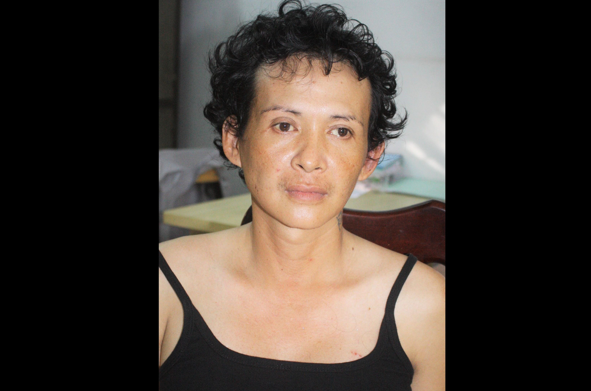 Bắt nam thanh niên giả gái, chuyên trộm mỹ phẩm ở cửa hàng tiện lợi