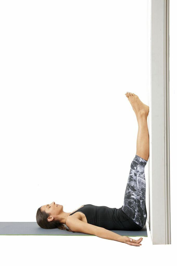 8 tư thế yoga cần thiết cho người chạy bộ - Ảnh 8.