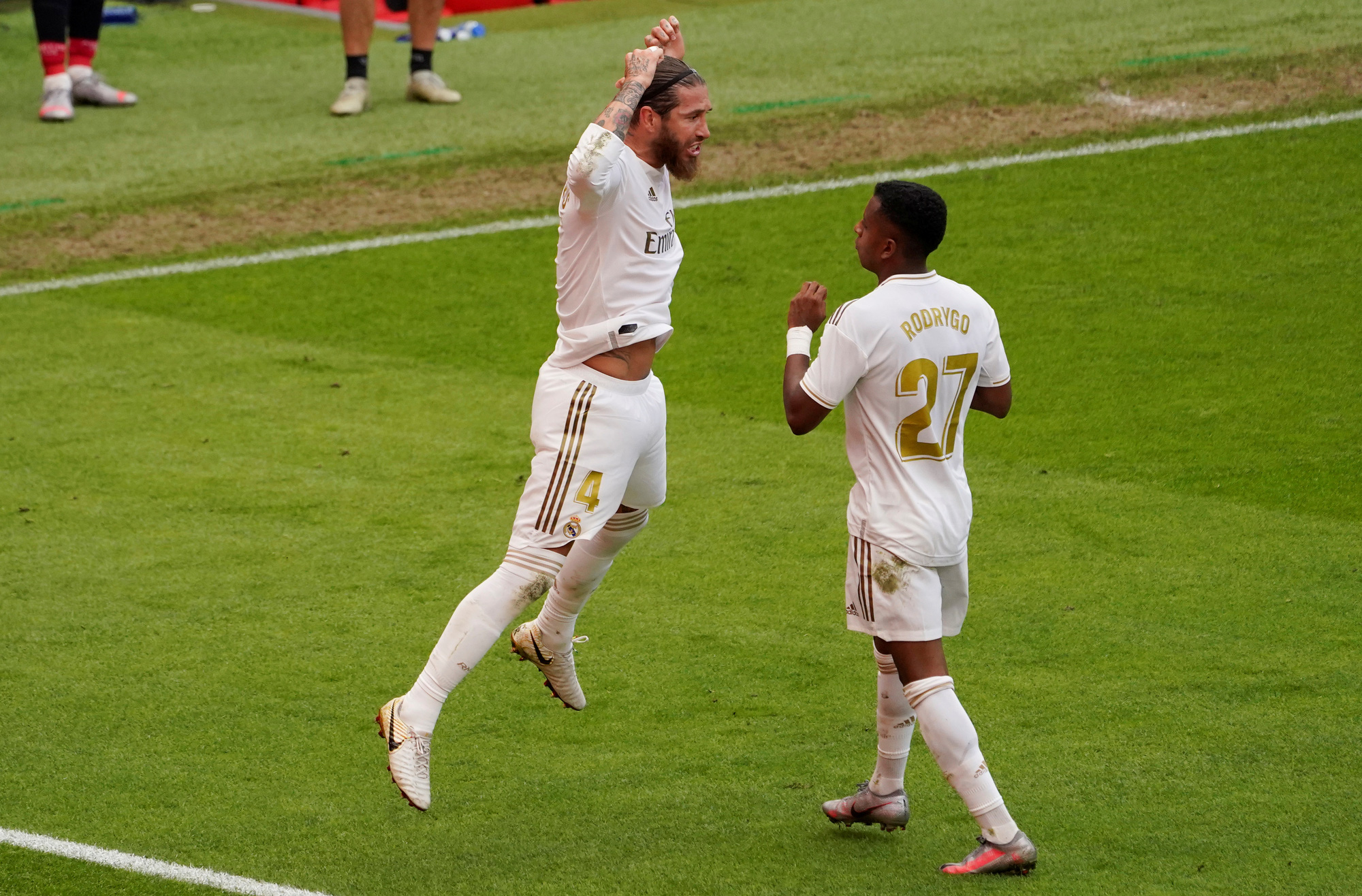 "Đao phủ" Ramos lập kỷ lục ghi bàn, Real Madrid được ưu ái?