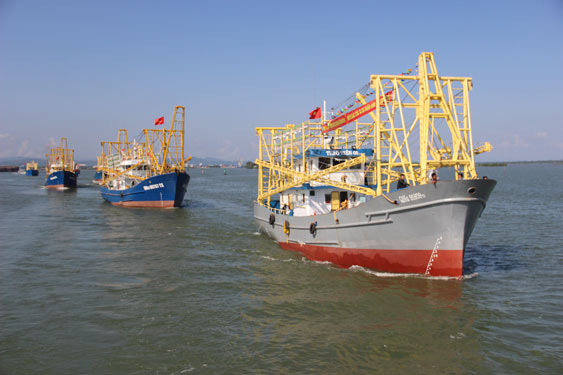 Đội t&agrave;u h&ugrave;ng hậu b&aacute;m biển Ho&agrave;ng Sa, Trường Sa - Ảnh 1.