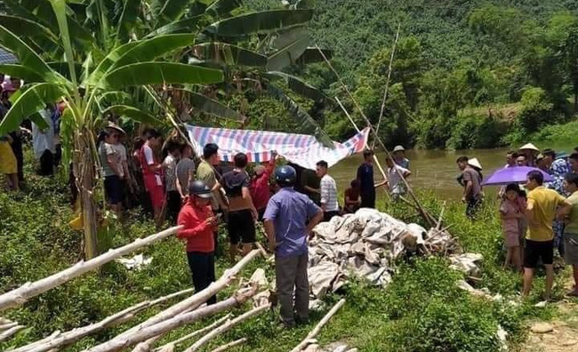 Rủ nhau đi bắt ốc, 3 nữ sinh 15 tuổi chết đuối thương tâm