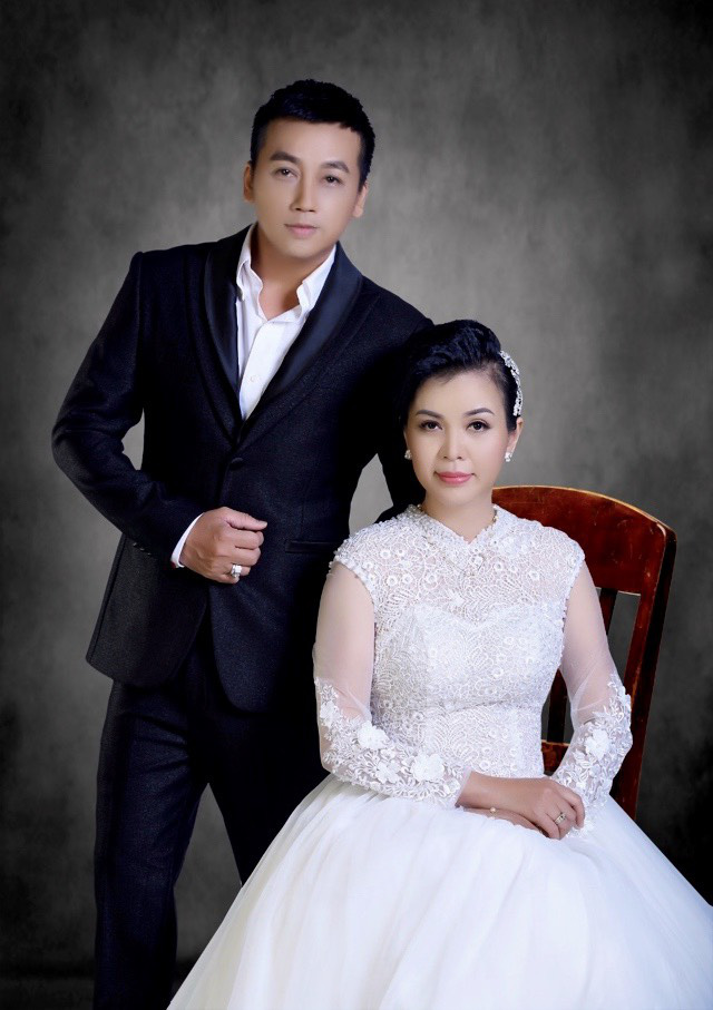 Lộ h&igrave;nh ảnh kỷ niệm ng&agrave;y cưới &ldquo;Hạnh Ph&uacute;c V&agrave;ng Son&rdquo; của ca sĩ Lưu Thi&ecirc;n &Acirc;n - Ảnh 9.