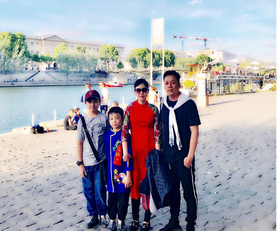 Lộ h&igrave;nh ảnh kỷ niệm ng&agrave;y cưới &ldquo;Hạnh Ph&uacute;c V&agrave;ng Son&rdquo; của ca sĩ Lưu Thi&ecirc;n &Acirc;n - Ảnh 3.