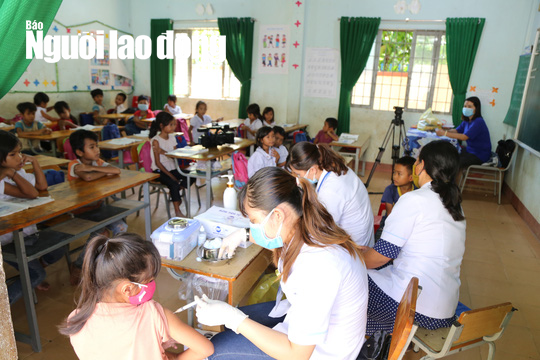 H&igrave;nh ảnh b&ecirc;n trong t&acirc;m dịch bạch hầu ở Đắk Lắk - Ảnh 7.