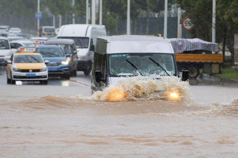 Tình hình nghiêm trọng, Trung Quốc đồng loạt nâng cảnh báo mưa bão, lũ lụt