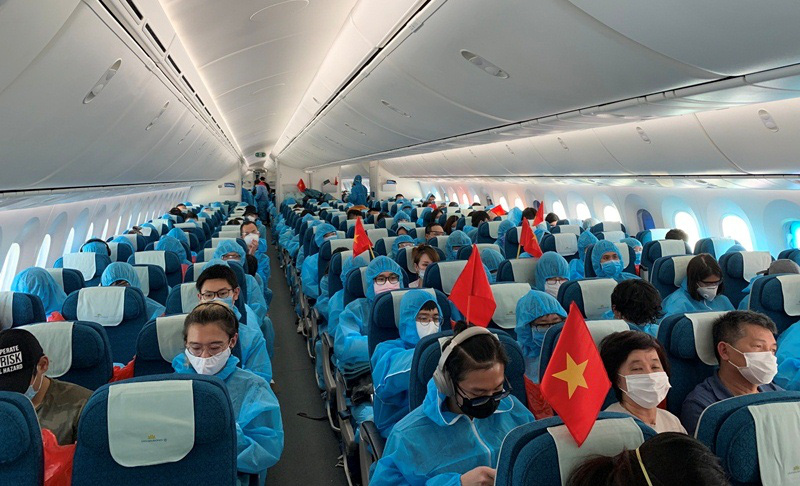 Gần 300 người Việt từ Nga về nước tại sân bay Cần Thơ
