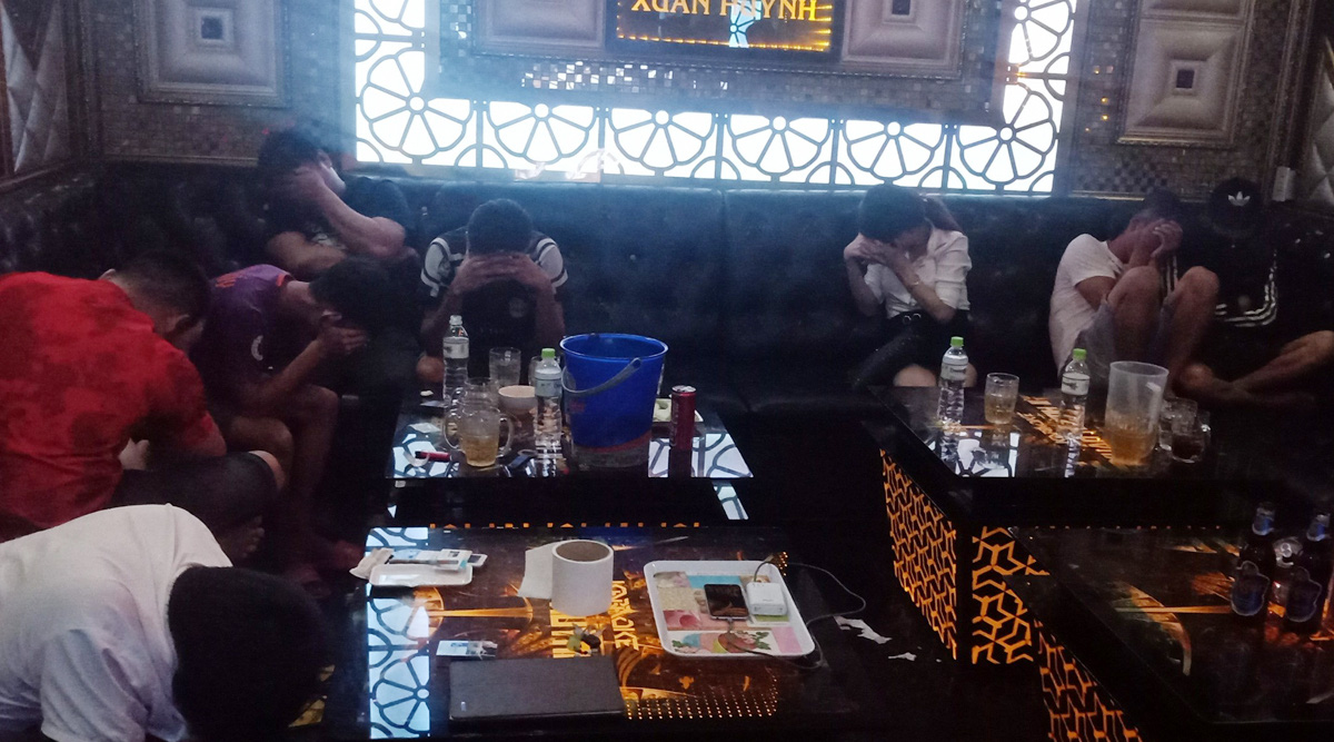 11 cô gái tham gia “tiệc ma túy” tại phòng hát karaoke