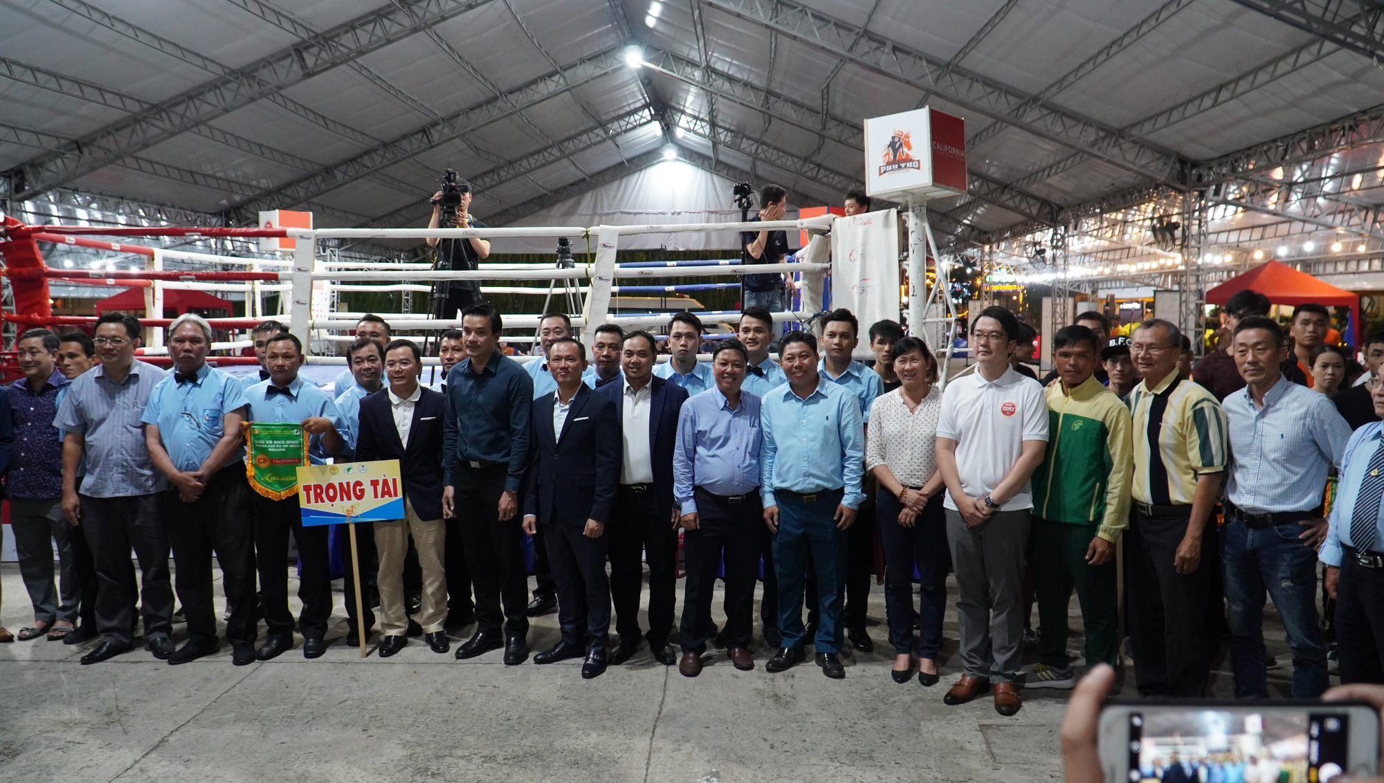 Nguyễn Trần Duy Nhất đưa đại qu&acirc;n đến tham dự giải v&ocirc; địch Muay TP HCM 2020 - Ảnh 1.