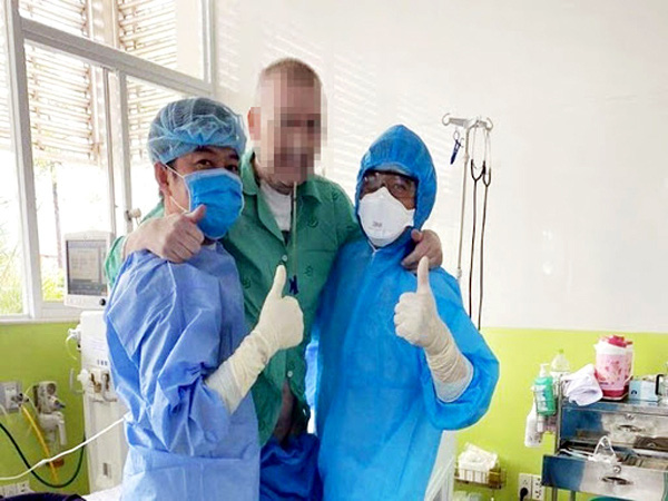 "Bật mí" hành trình bay 32 giờ đưa phi công người Anh từ TP HCM ra Hà Nội về nước
