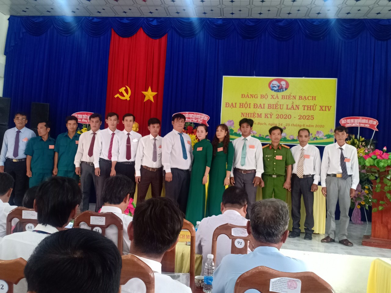 L&atilde;nh đạo x&atilde; phản ứng vụ &ldquo;Đốt nhang lạy độ dốt&rdquo; - Ảnh 2.