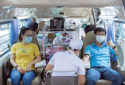 Đoàn viên tham gia hiến máu mùa dịch Covid-19