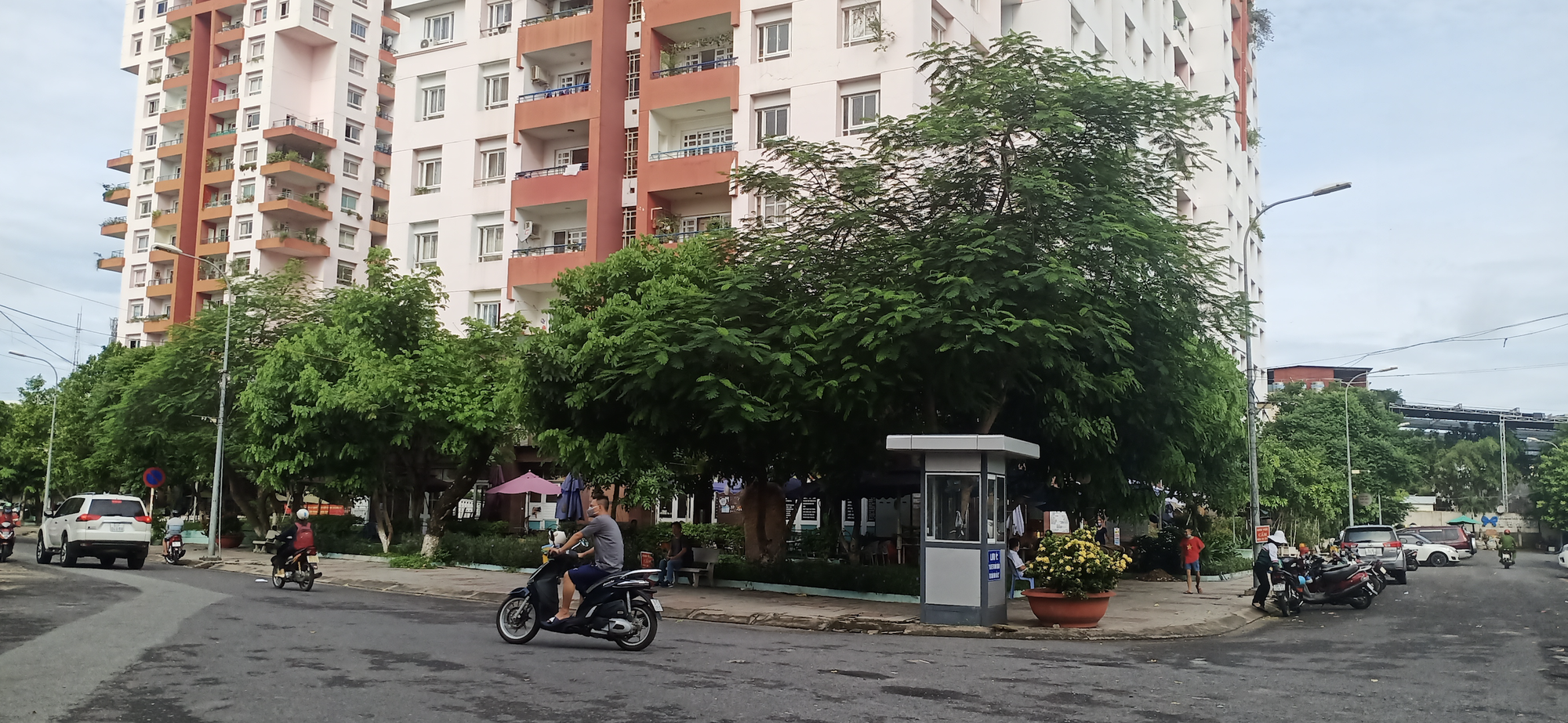CLIP: Phong tỏa chung cư Th&aacute;i An 2B ở quận 12, TP HCM - Ảnh 2.