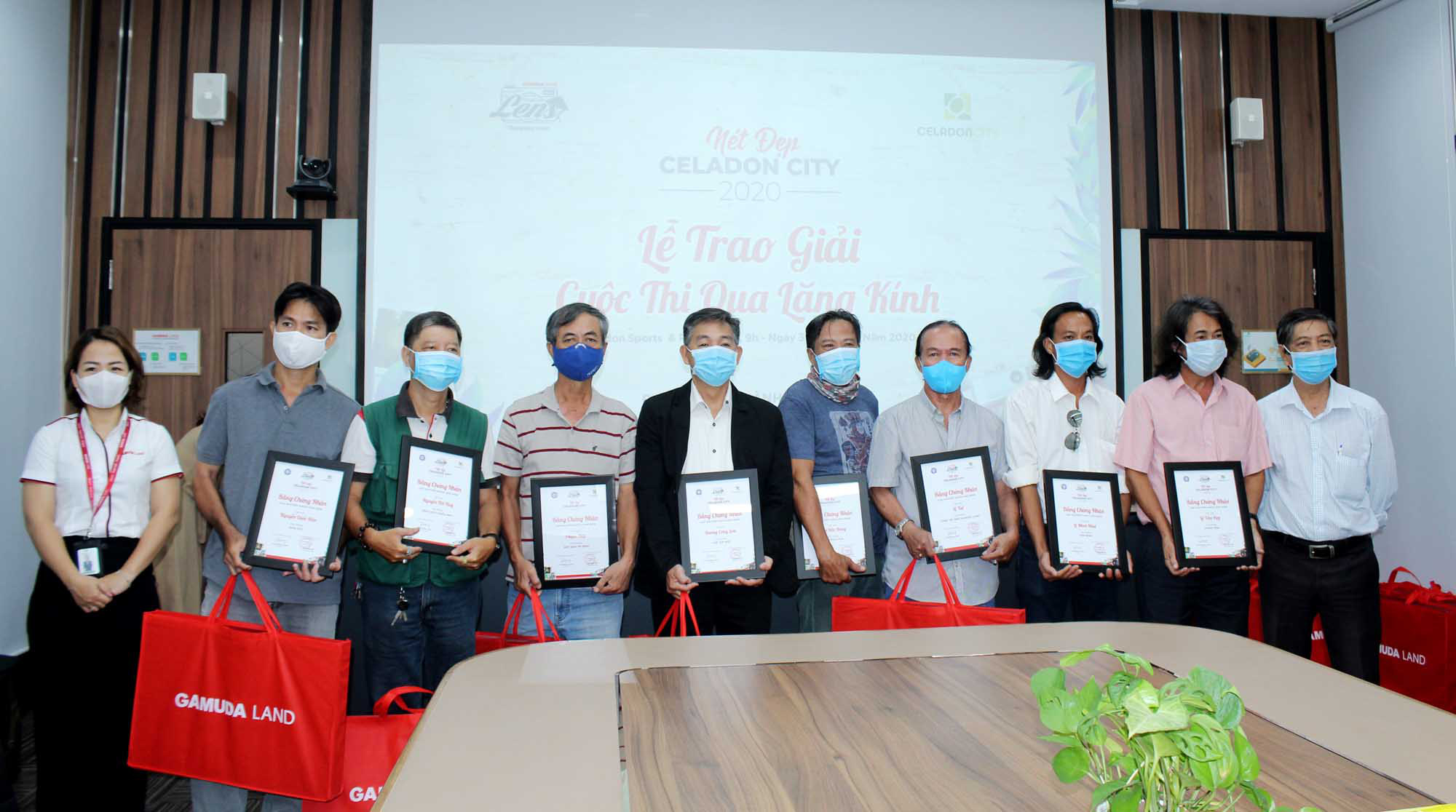Trao giải cuộc thi ảnh "Nét đẹp Celadon City"