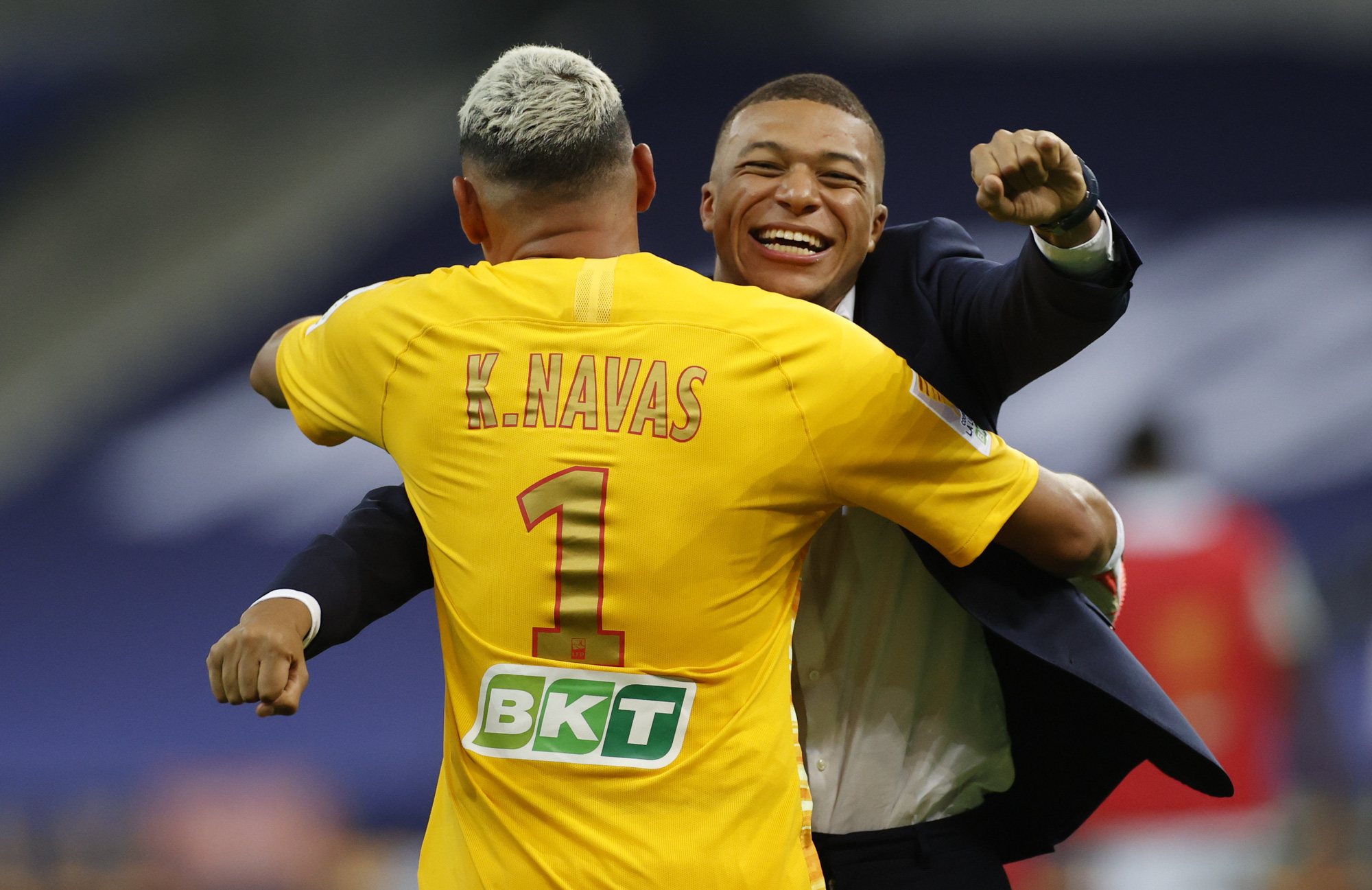 PSG thắng lu&acirc;n lưu nghẹt thở, Neymar gi&agrave;nh c&uacute; ăn 4 cực đỉnh - Ảnh 8.