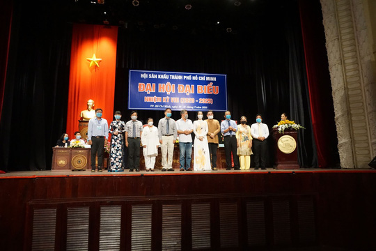 NSND Trần Ngọc Gi&agrave;u t&aacute;i đắc cử Chủ tịch Hội S&acirc;n khấu TP HCM - Ảnh 3.
