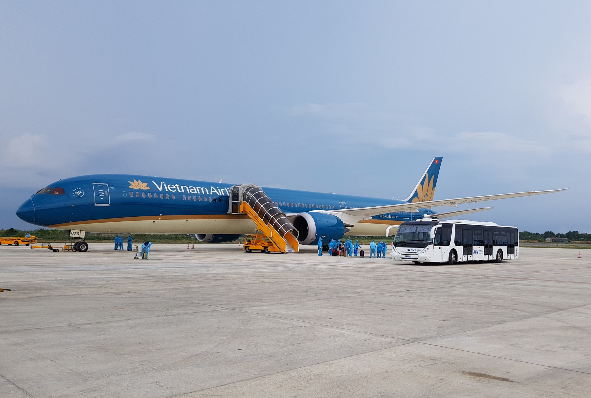 3 chuyến bay đưa hơn 700 người mắc kẹt tại Đà Nẵng về Hà Nội, TP HCM