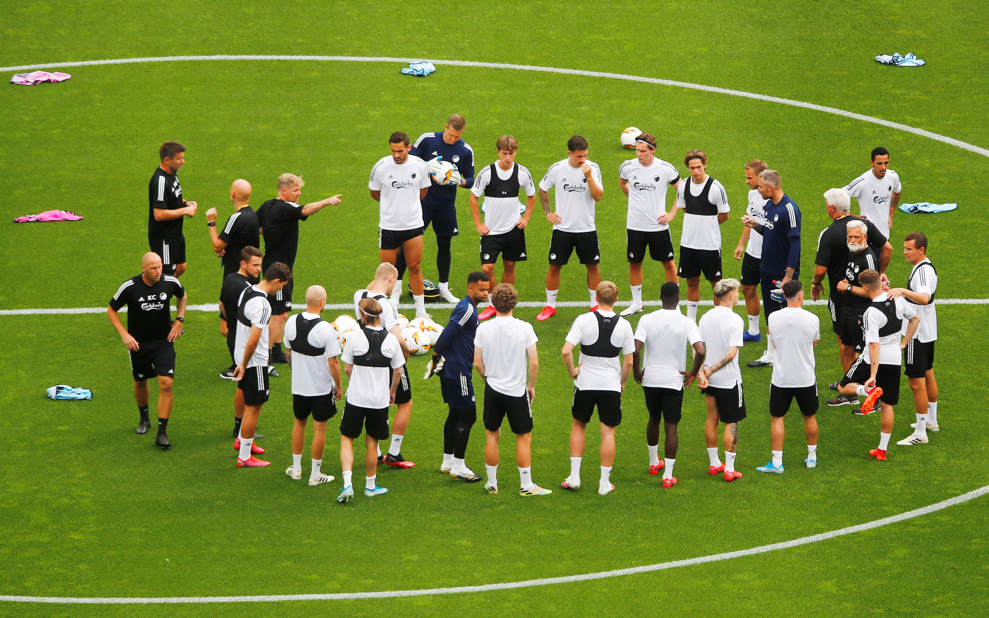 Hùng binh Man United đổ bộ Cologne, quyết chiến Europa League - Ảnh 6.