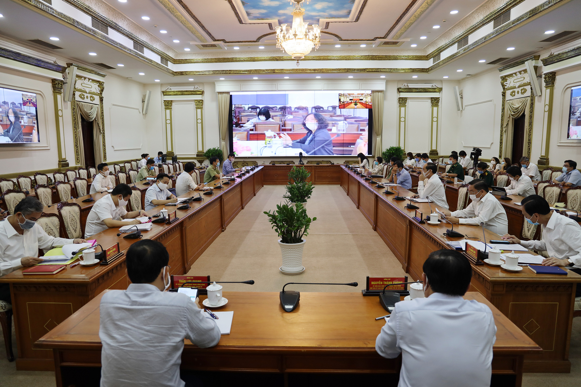 TP HCM: Hơn 800 người bị phạt do kh&ocirc;ng đeo khẩu trang nơi c&ocirc;ng cộng - Ảnh 1.