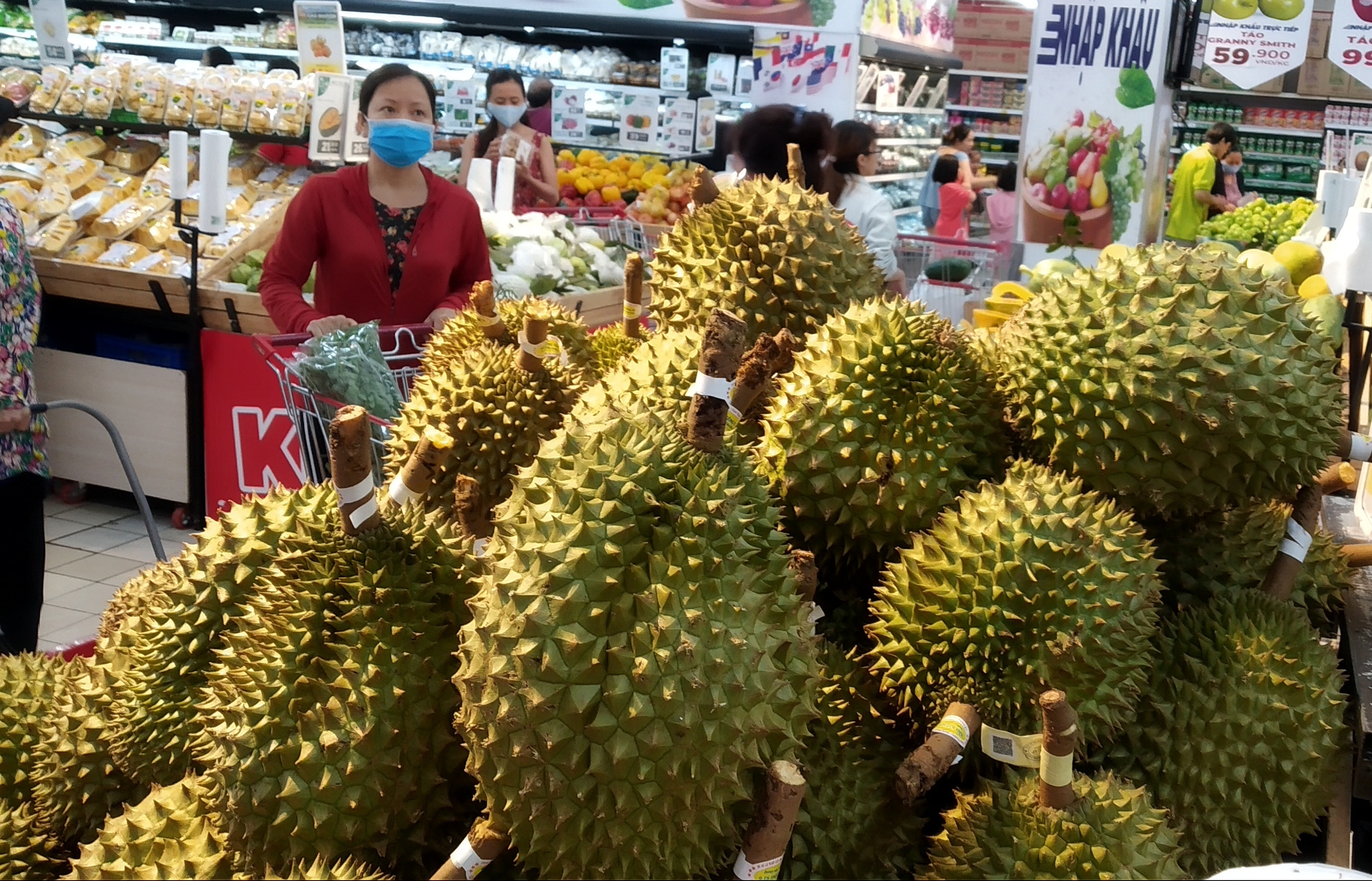 Sầu ri&ecirc;ng Malaysia gi&aacute; tiền triệu vẫn ch&aacute;y h&agrave;ng giữa l&uacute;c sầu ri&ecirc;ng Việt rẻ rề - Ảnh 3.