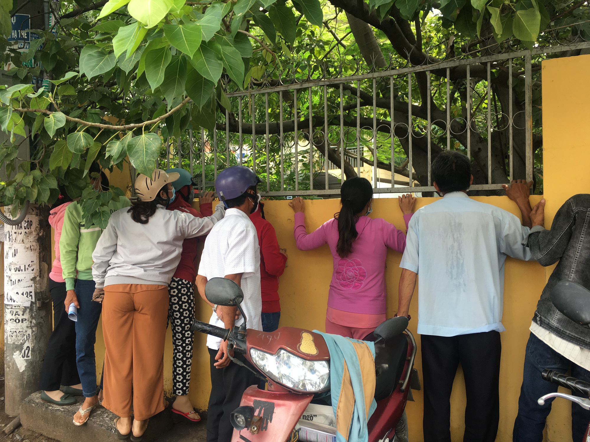 Công nhân và nỗi lo con đậu đại học - Ảnh 2.