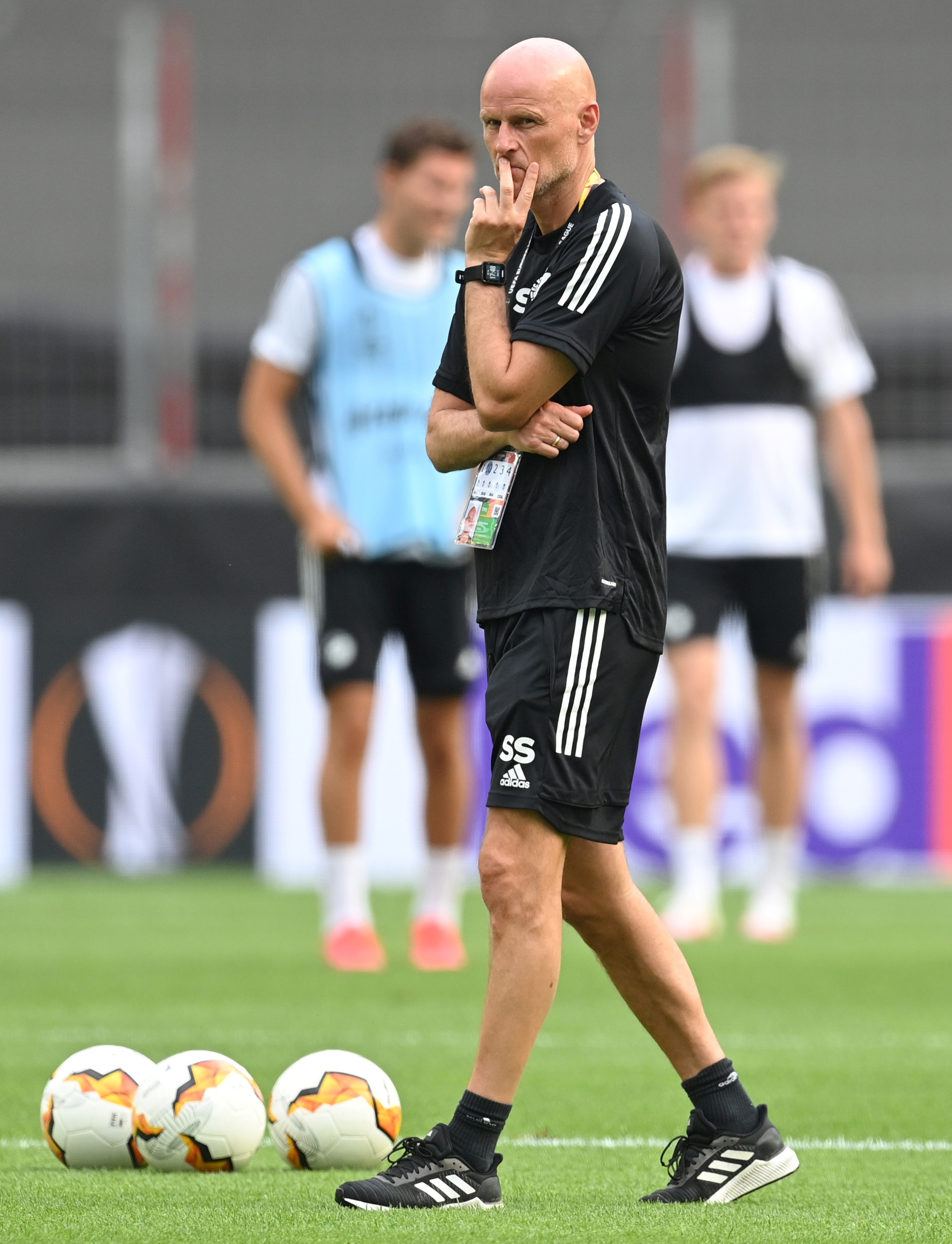 Hùng binh Man United đổ bộ Cologne, quyết chiến Europa League - Ảnh 7.