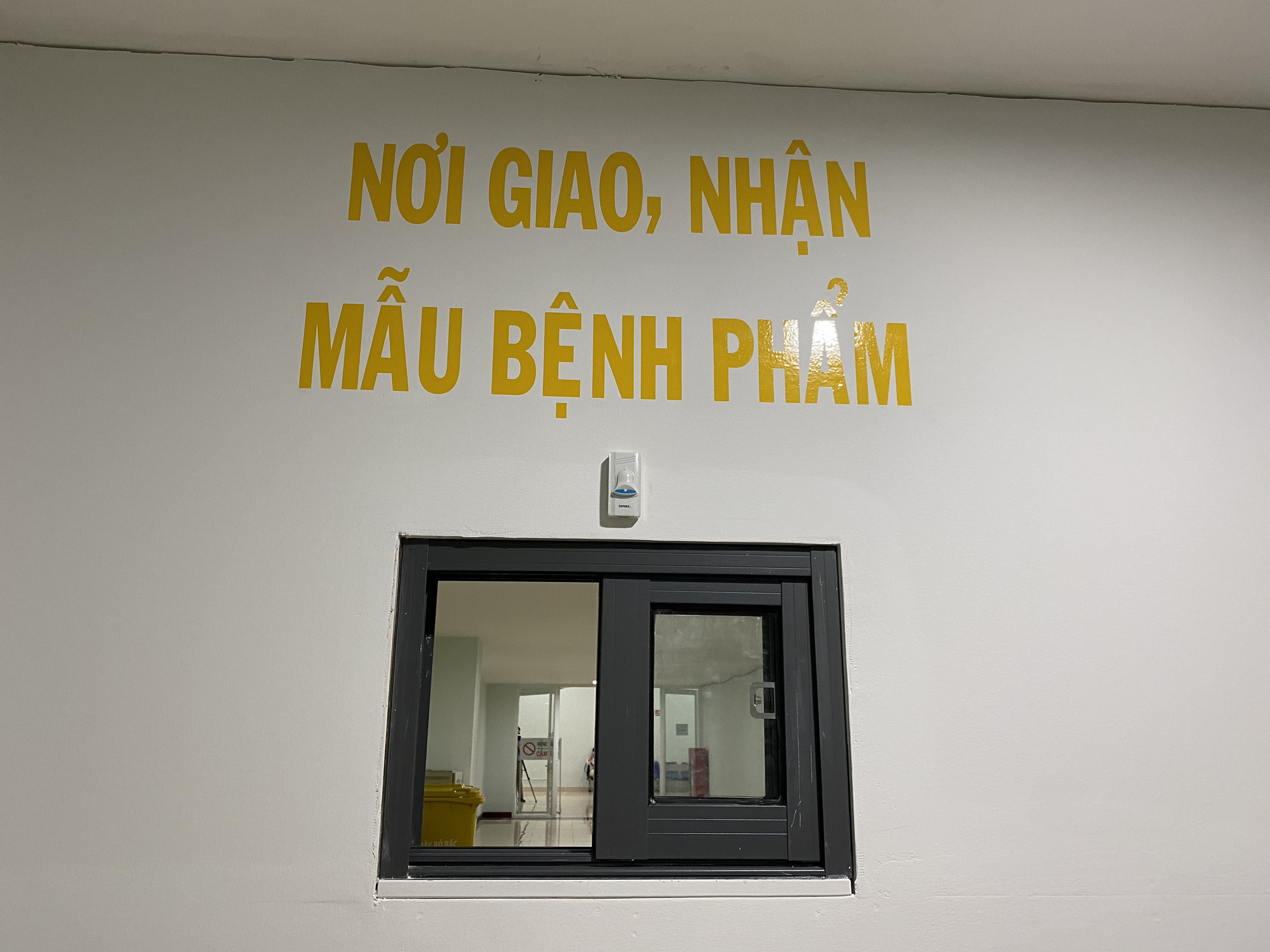 Cận cảnh bệnh viện dã chiến Tiên Sơn - Đà Nẵng trước giờ tiếp nhận bệnh nhân - Ảnh 2.