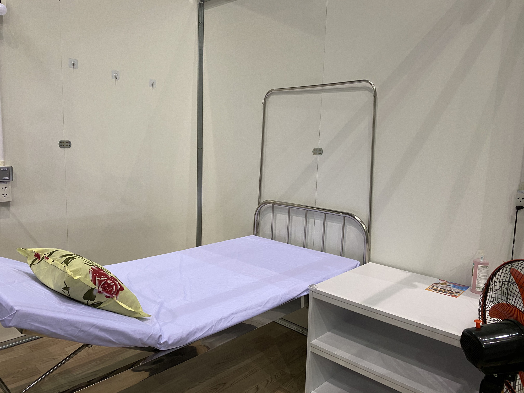 Cận cảnh bệnh viện dã chiến Tiên Sơn - Đà Nẵng trước giờ tiếp nhận bệnh nhân - Ảnh 7.