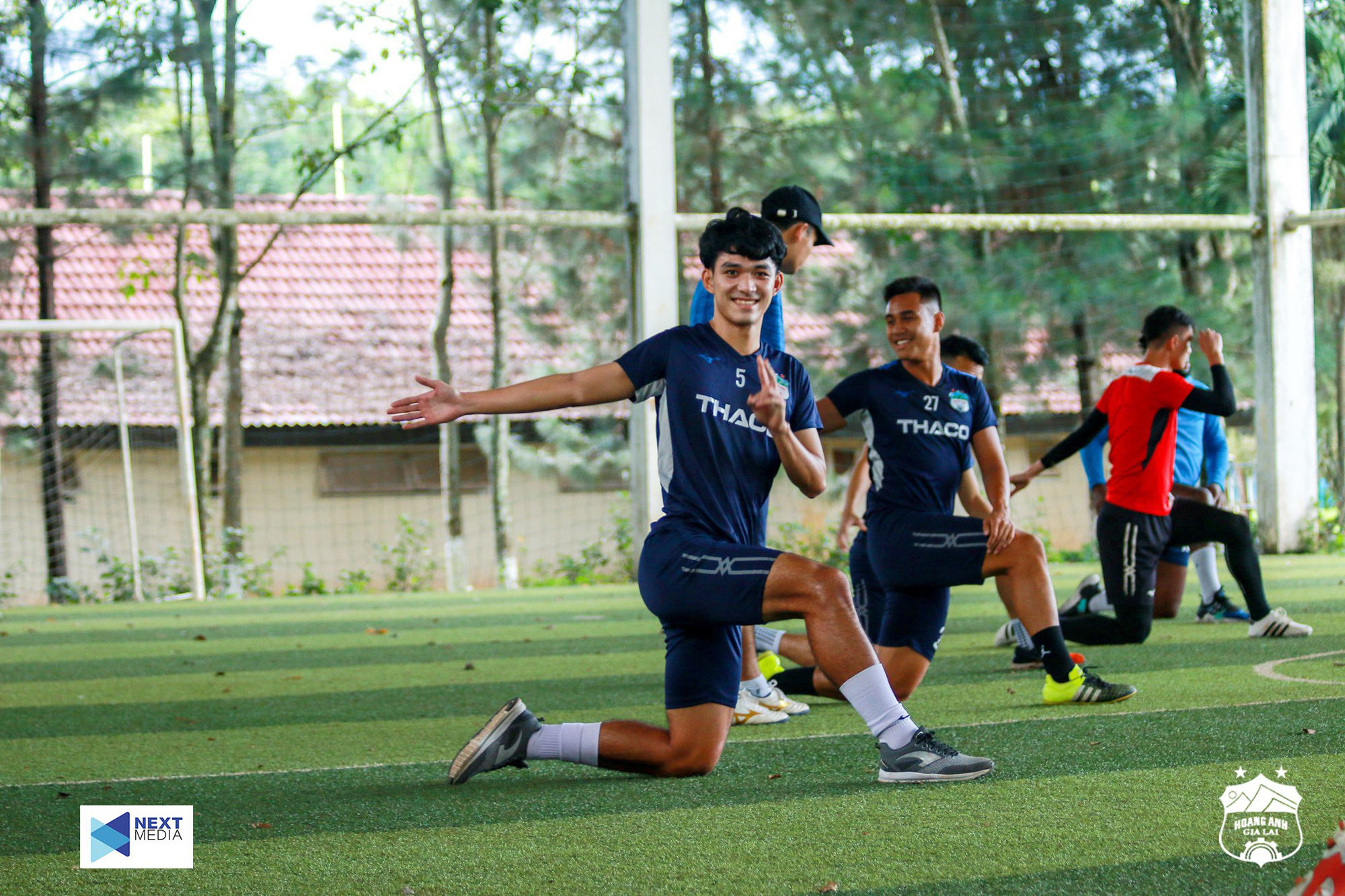 Ngoại binh Kelly mang đến tin vui cho CLB HAGL trong ng&agrave;y đầu hội qu&acirc;n dưới mưa - Ảnh 2.