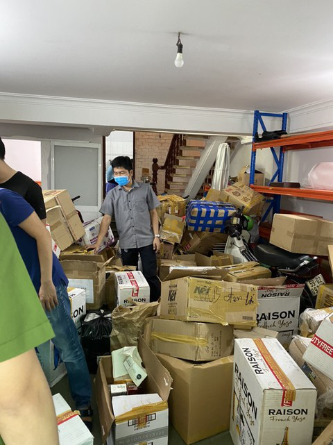 Giật mình với thứ chứa trong kho hàng ở 2 con hẻm trên đường Cộng Hòa