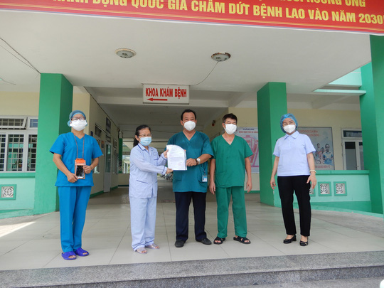 Đ&agrave; Nẵng- Quảng Ng&atilde;i: Th&ecirc;m 3 bệnh nh&acirc;n Covid-19 xuất viện - Ảnh 3.