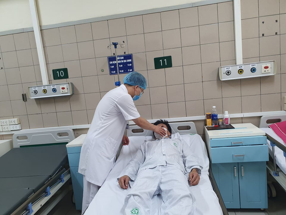 7 người c&ugrave;ng l&agrave;m nhiễm độc thiếc cấp t&iacute;nh, 1 người tử vong - Ảnh 1.