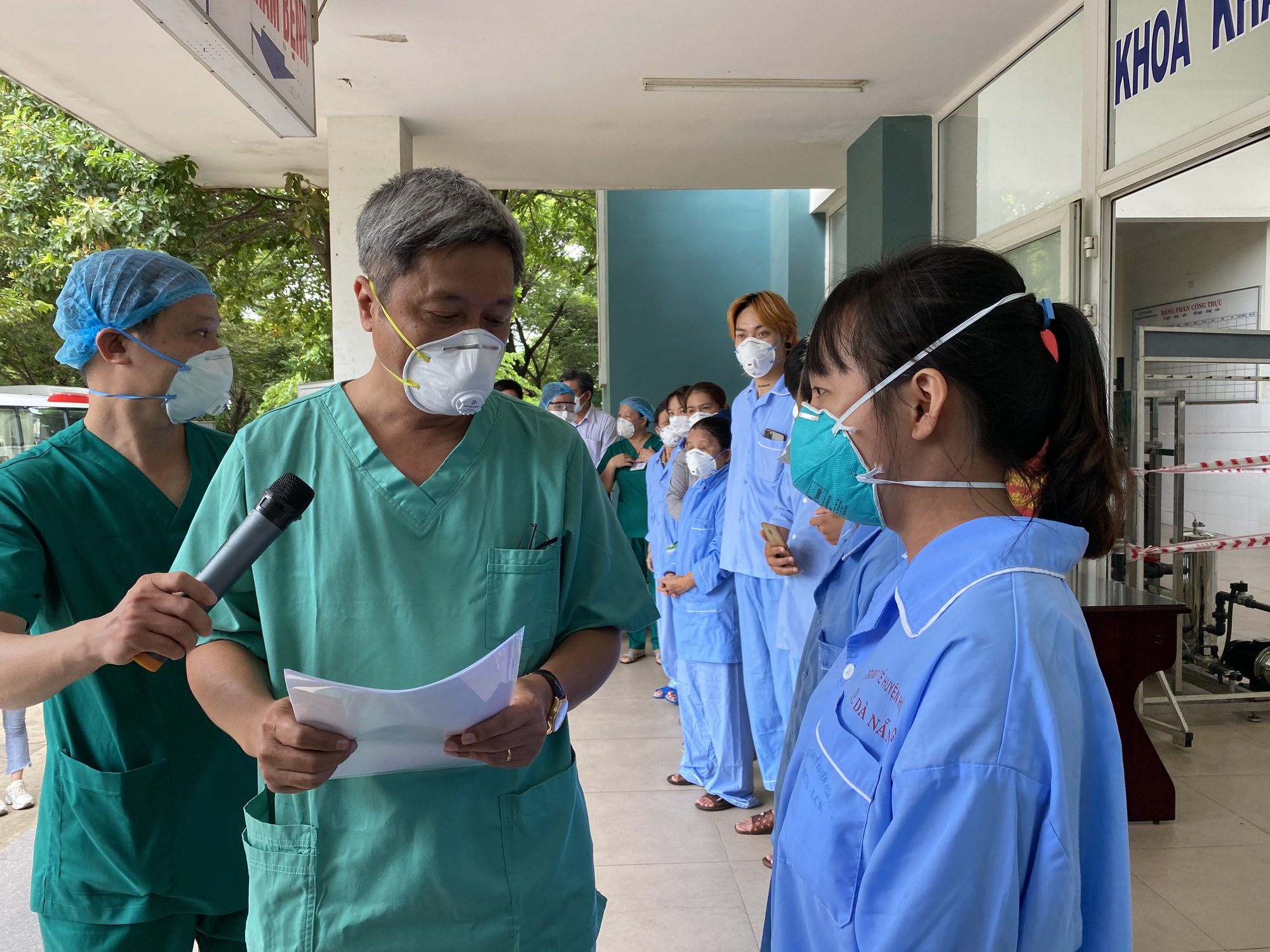 Đà Nẵng: 10 bệnh nhân Covid-19 ở Bệnh viện dã chiến Hòa Vang xuất viện