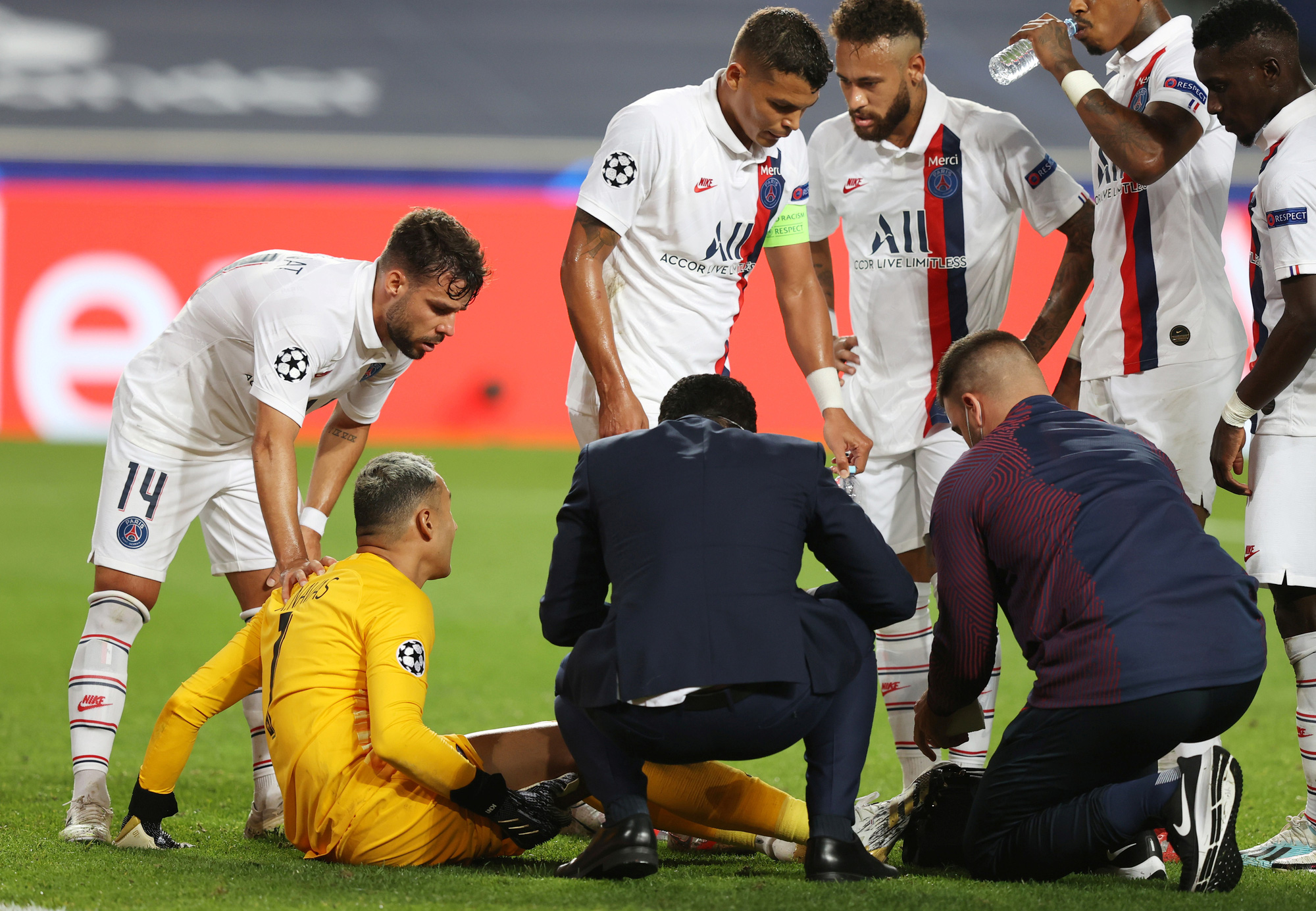 Ngược dòng nghẹt thở, PSG vào bán kết Champions League - Ảnh 5.