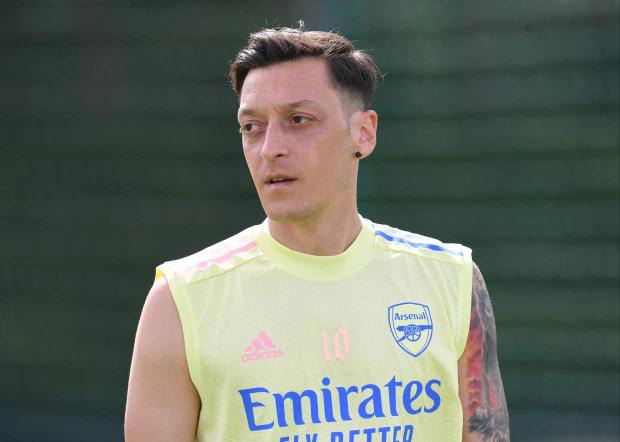 Ozil quyết “bám” Arsenal đến cùng