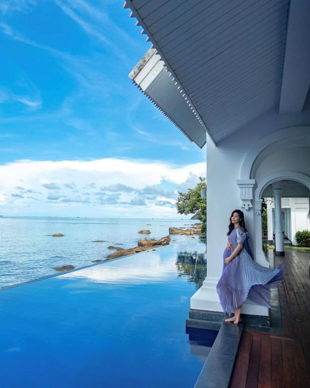 Đ&ocirc;ng Nhi, &Ocirc;ng Cao Thắng nghỉ dưỡng trước khi ch&agrave;o đ&oacute;n c&ocirc;ng ch&uacute;a đầu l&ograve;ng - Ảnh 2.