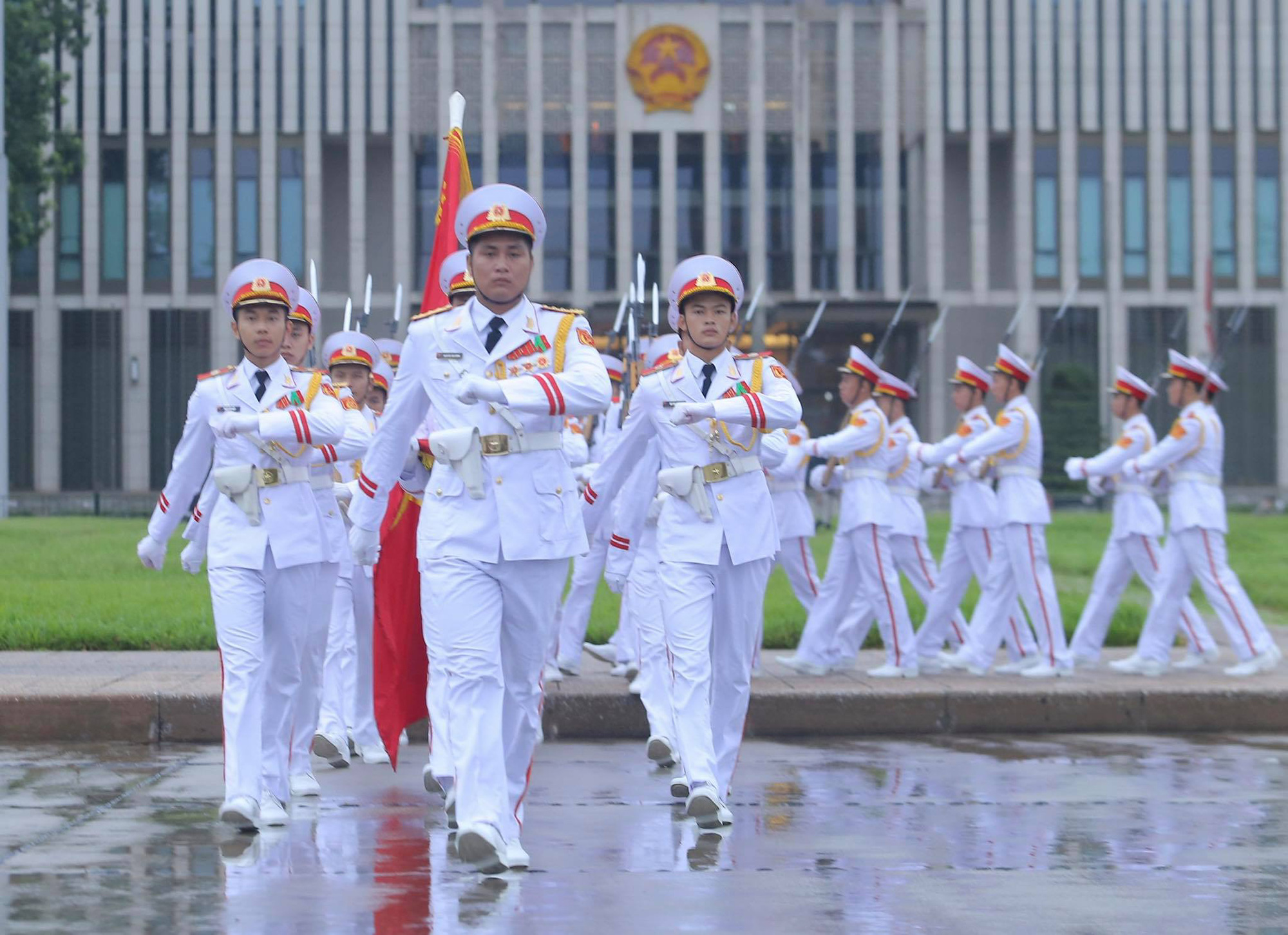 To&agrave;n cảnh Lễ treo cờ rủ Quốc tang nguy&ecirc;n Tổng B&iacute; thư L&ecirc; Khả Phi&ecirc;u - Ảnh 28.