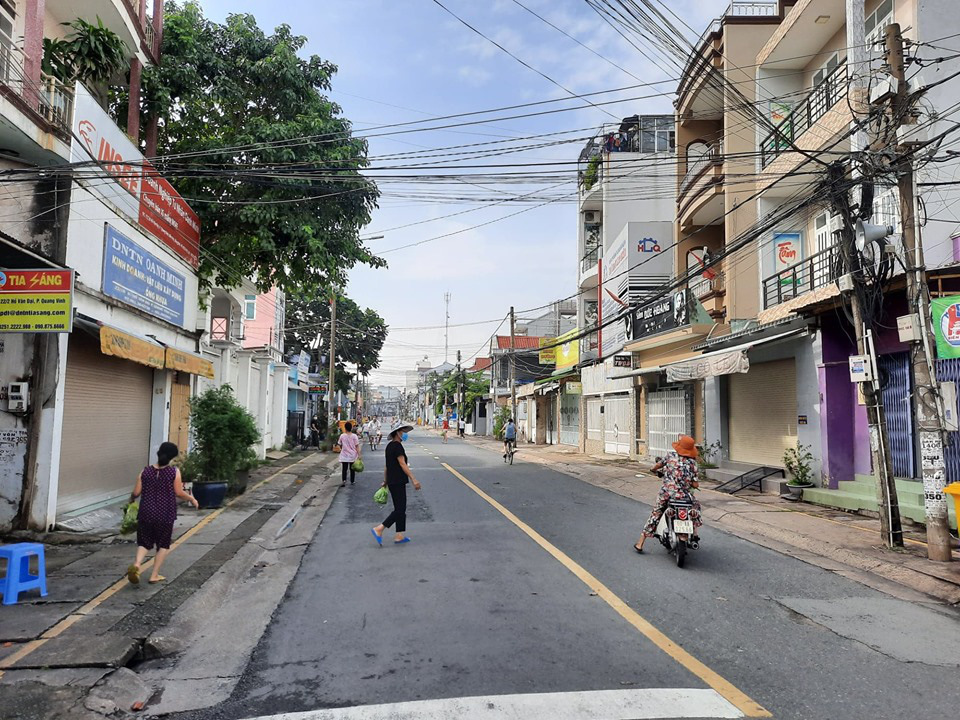 Đồng Nai lấy mẫu xét nghiệm người dân khu vực con đường bị phong tỏa