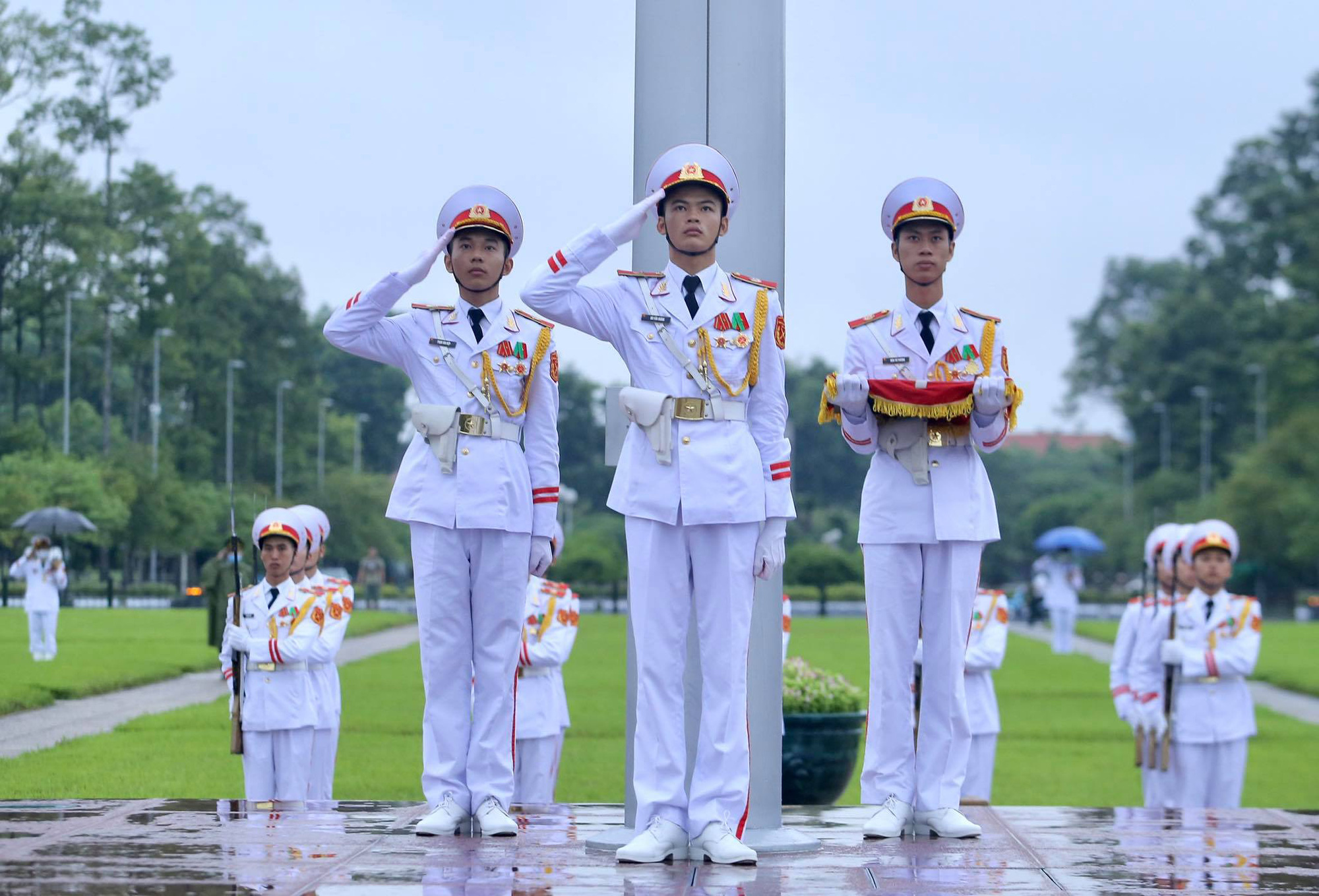 To&agrave;n cảnh Lễ treo cờ rủ Quốc tang nguy&ecirc;n Tổng B&iacute; thư L&ecirc; Khả Phi&ecirc;u - Ảnh 22.