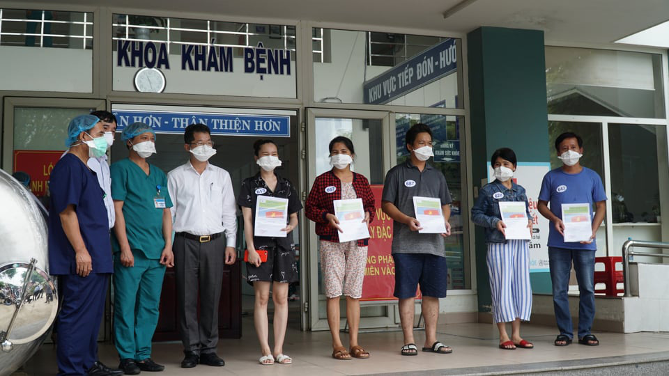 Đ&agrave; Nẵng xuất viện th&ecirc;m 5 ca Covid-19 - Ảnh 1.