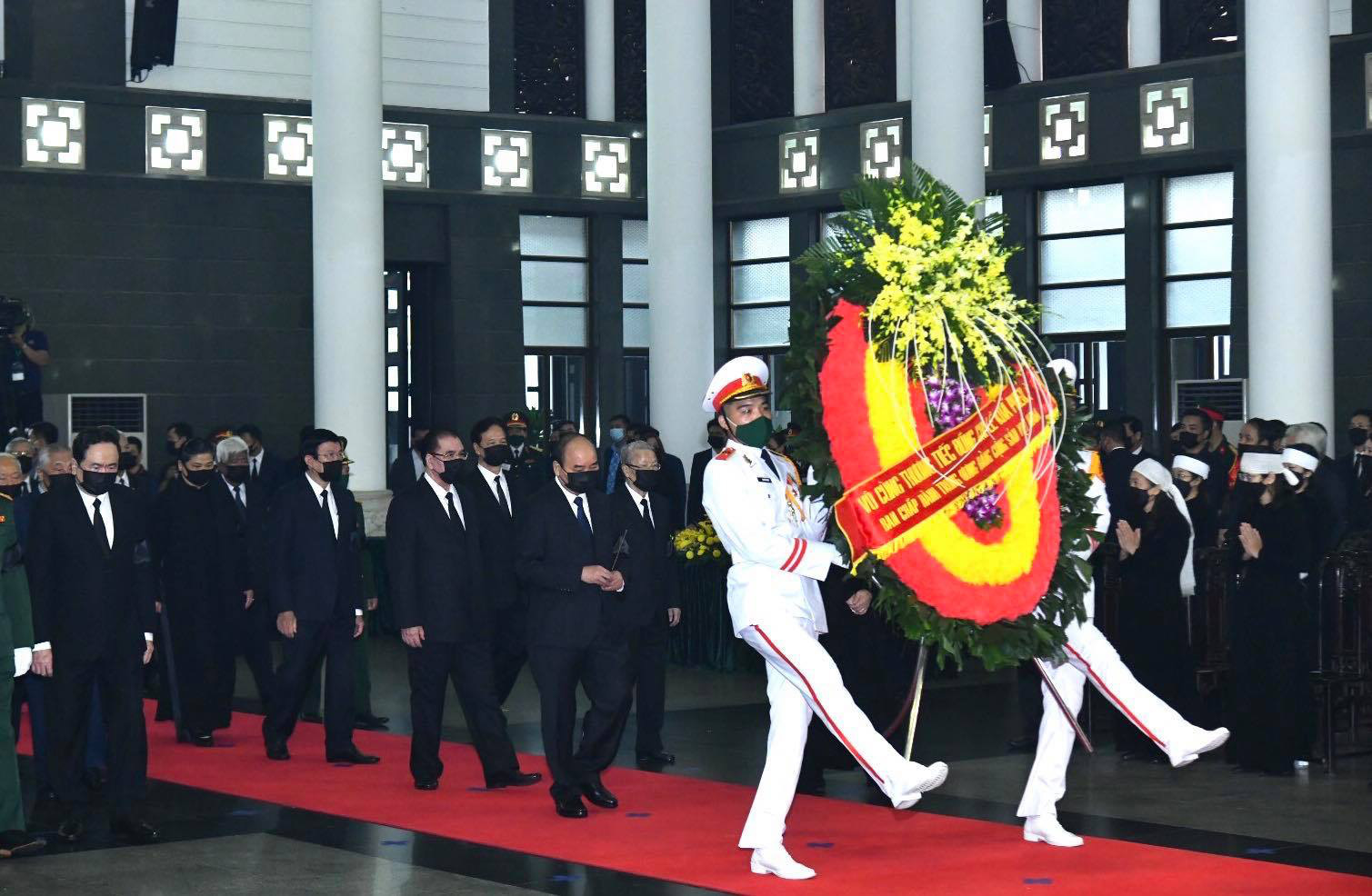 Thủ tướng Nguyễn Xu&acirc;n Ph&uacute;c, Chủ tịch QH Nguyễn Thị Kim Ng&acirc;n viếng nguy&ecirc;n Tổng B&iacute; thư L&ecirc; Khả Phi&ecirc;u - Ảnh 20.