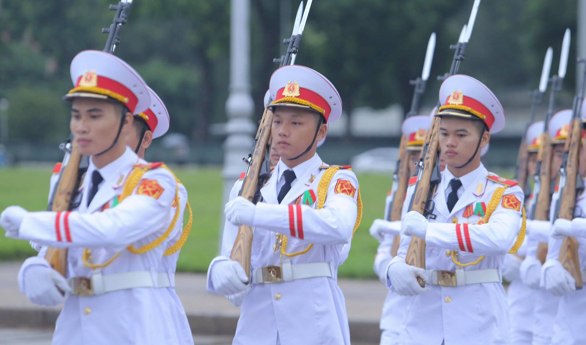 To&agrave;n cảnh Lễ treo cờ rủ Quốc tang nguy&ecirc;n Tổng B&iacute; thư L&ecirc; Khả Phi&ecirc;u - Ảnh 30.