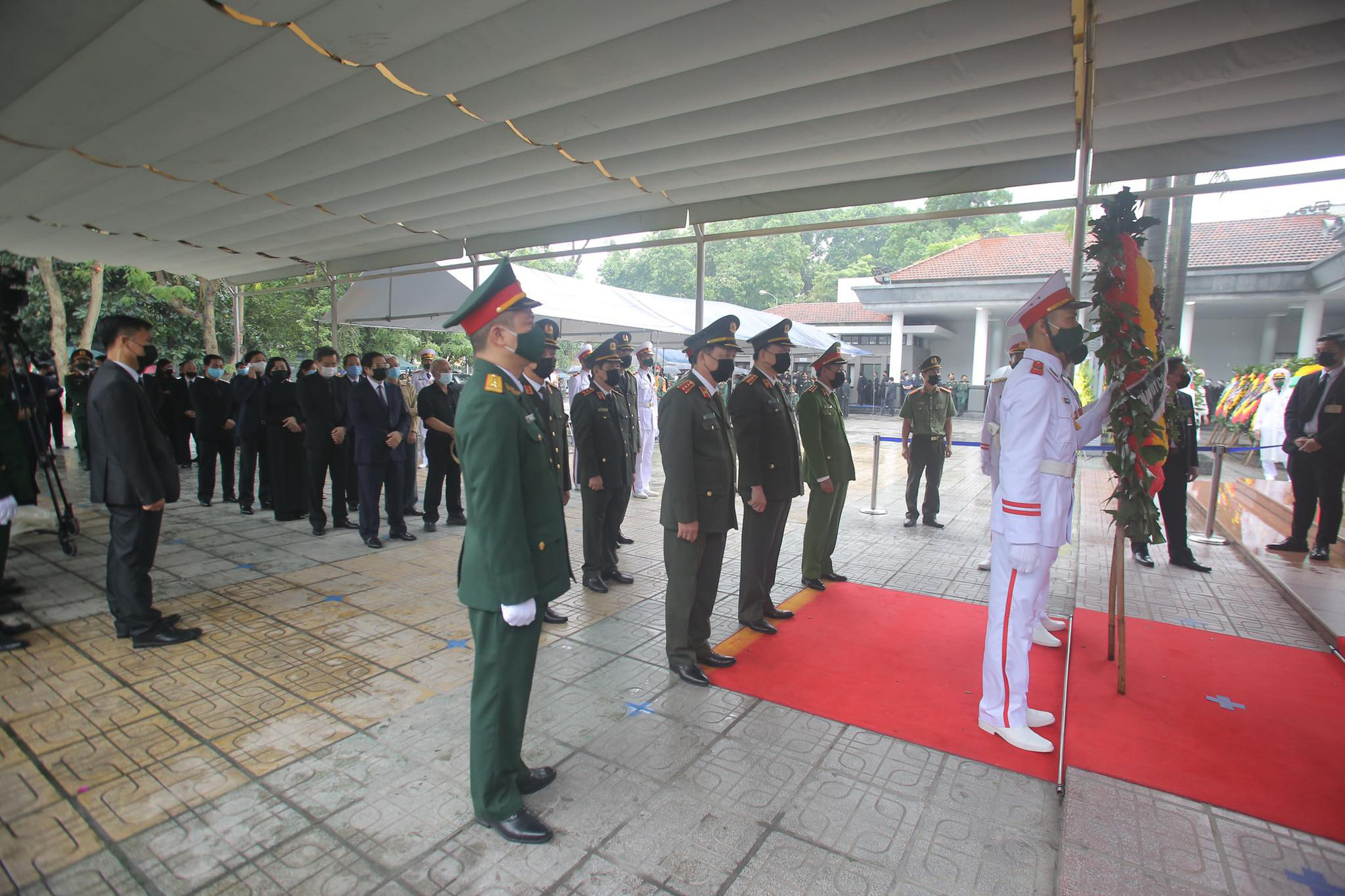 Thủ tướng Nguyễn Xu&acirc;n Ph&uacute;c, Chủ tịch QH Nguyễn Thị Kim Ng&acirc;n viếng nguy&ecirc;n Tổng B&iacute; thư L&ecirc; Khả Phi&ecirc;u - Ảnh 42.
