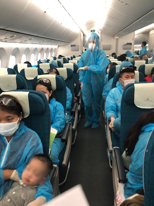 Hơn 340 người Việt từ Angola về nước - Ảnh 3.